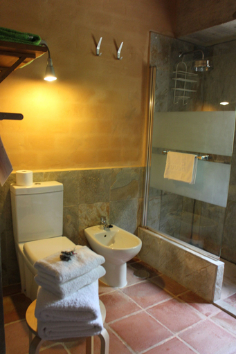 Bathroom 5, Molinos de Fuenteheridos, Huelva