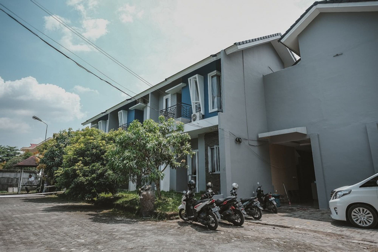 Exterior & Views 24