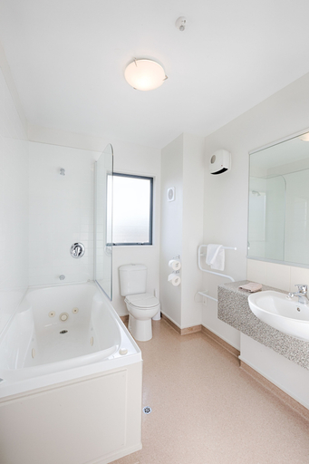 Bathroom 3, Bella Vista Motel Te Anau, Southland