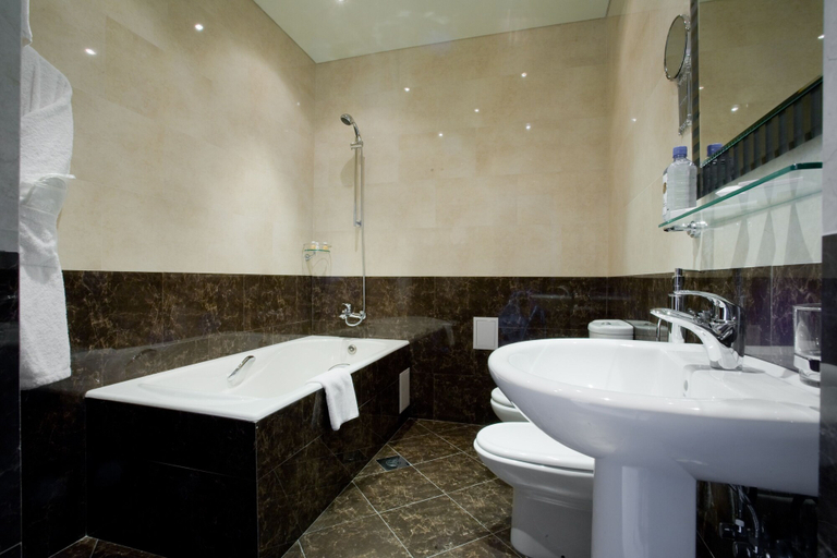 Bathroom 5, Hotel GrandHall, Ekaterinburg gorsovet