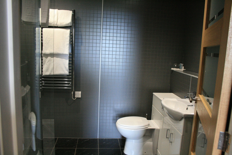 Bathroom 4, North Kessock Hotel, Highland