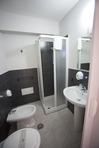 Bathroom 3, Albergo La Svolta, Brescia