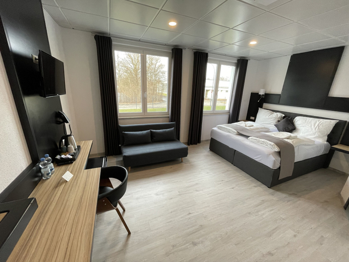 Bedroom 2, Yebs Hotel, Günzburg
