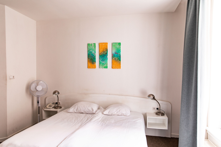 Bedroom 4, Ambassador City Centre Hotel, Haarlem