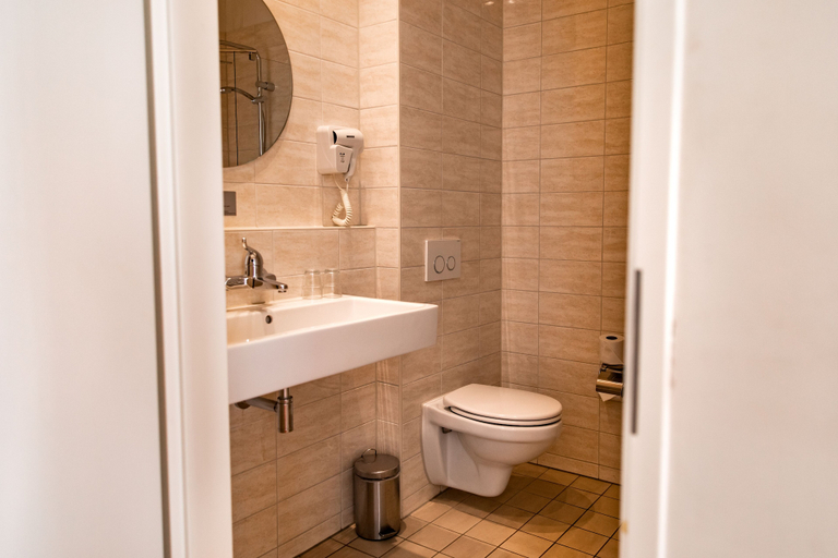 Bathroom 4, Ambassador City Centre Hotel, Haarlem