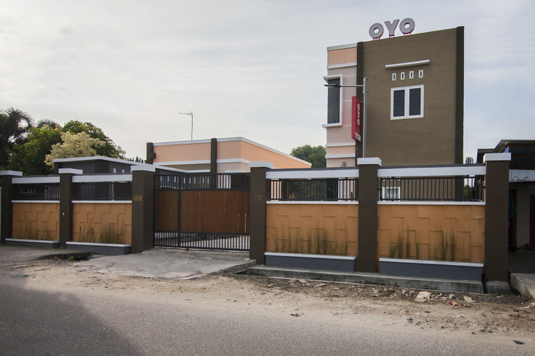 Exterior & Views 2, OYO 725 My Arm Home & Stay, Medan
