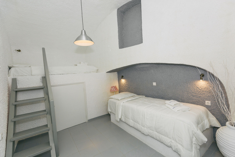 Bedroom 3, Santoimage house, South Aegean