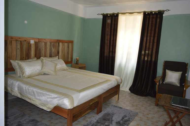 Bedroom 2, Snow Peak Hotel, Maara