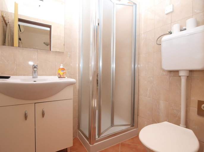 Bathroom 3, Apartments Branko 1348, Pula