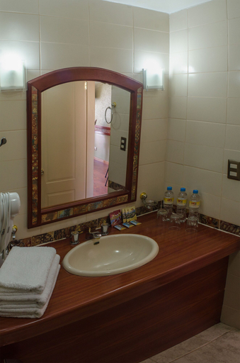 Bathroom 4, Taypikala Hotel Lago, Puno