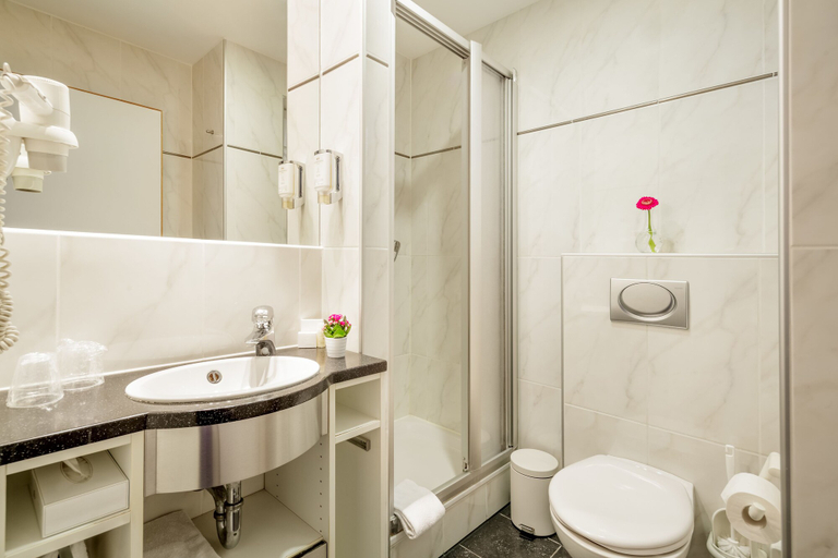 Bathroom 4, Messehotel Köln-Deutz, Köln