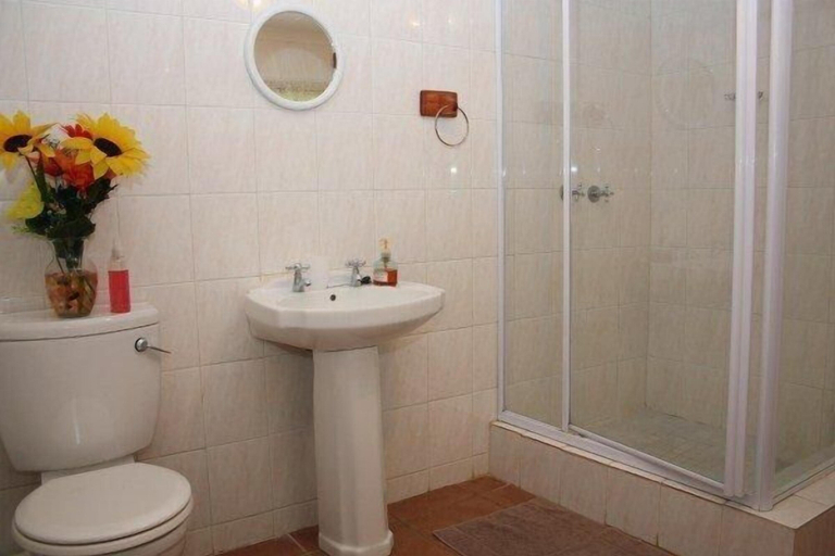 Bathroom 4, Jock Sabie Lodge, Ehlanzeni