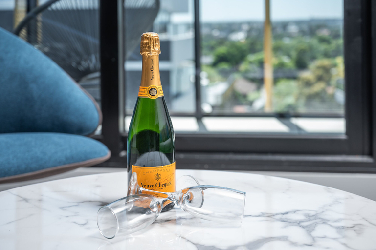 Food & Drinks, Oros Hotel and Apartments, Melbourne
