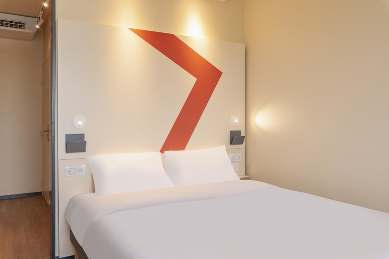 Bedroom 3, Ibis Budget Mont De Marsan, Landes