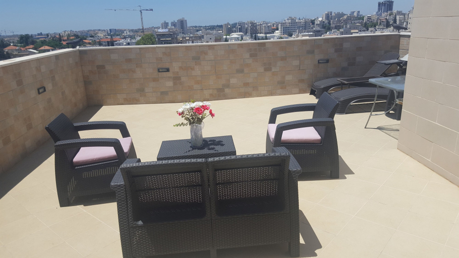 Others 3, Penthouse in the City