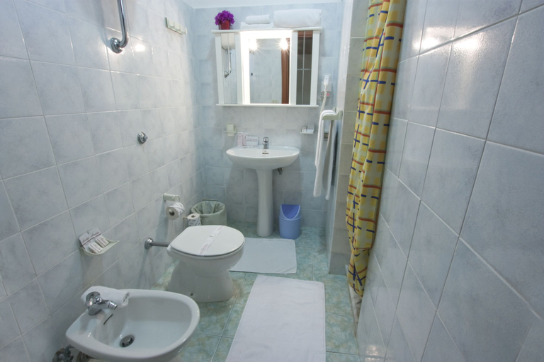 Bathroom 4, Hotel Residence Nemo, Brindisi