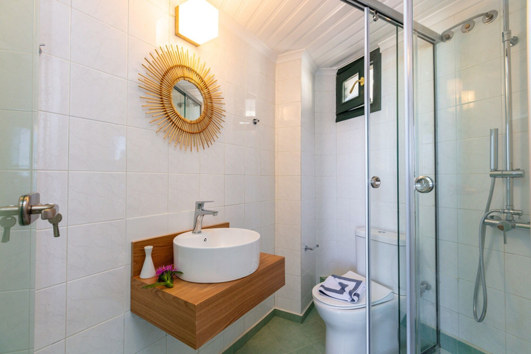 Bathroom 5, Ink Hotels House of Europe, Crete