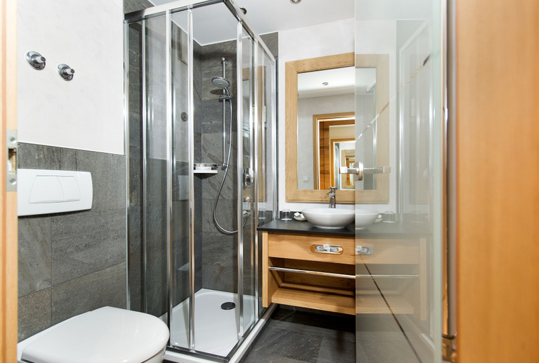 Bathroom 5, Hotel Alpenkönig, Oberallgäu