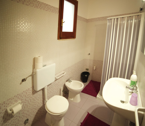 Bathroom 5, Gallipolis Terra, Lecce