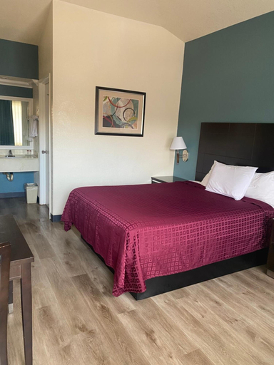 Bedroom 3, Atascadero Inn, San Luis Obispo