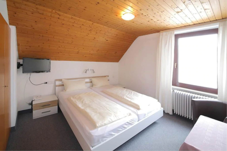 Bedroom 4, Eventhof Platzhirsch, Rastatt
