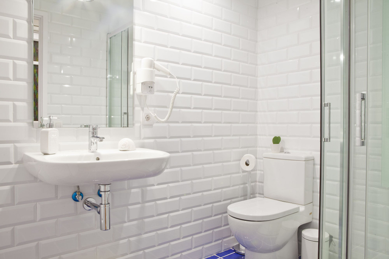 Bathroom 4, Blue Barcelona, Barcelona