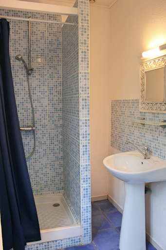 Bathroom 4, Le Pavillon de St. Agnan, Dordogne