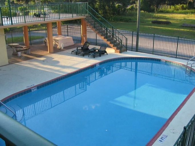 Sport & Beauty 5, Ambassador Inn, Osceola