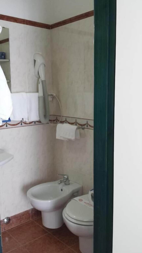 Bathroom 4, Hotel Elisa, Foggia