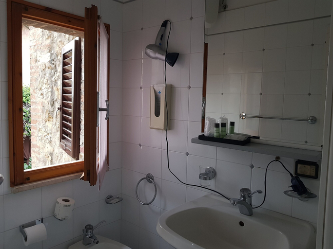 Bathroom 5, Hotel Da Graziano, Siena