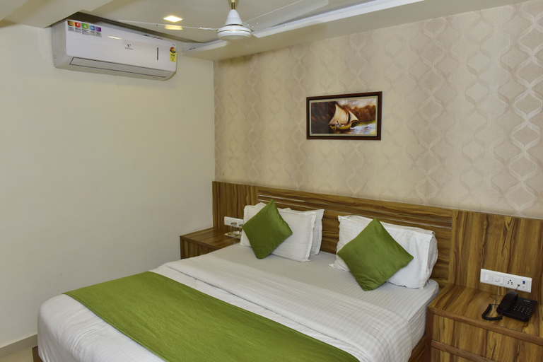Bedroom 3, Hotel Dreamland, Vadodara