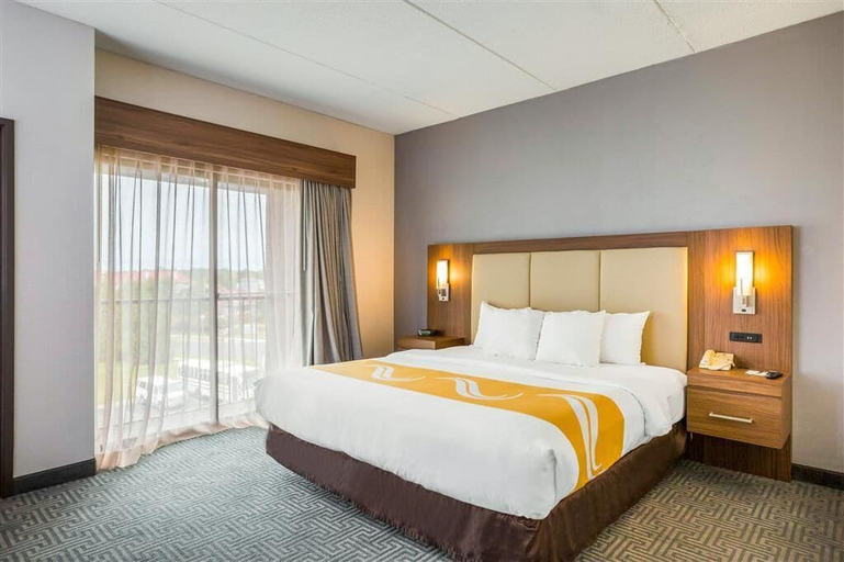 Bedroom 4, Quality Suites Lansing West, Eaton