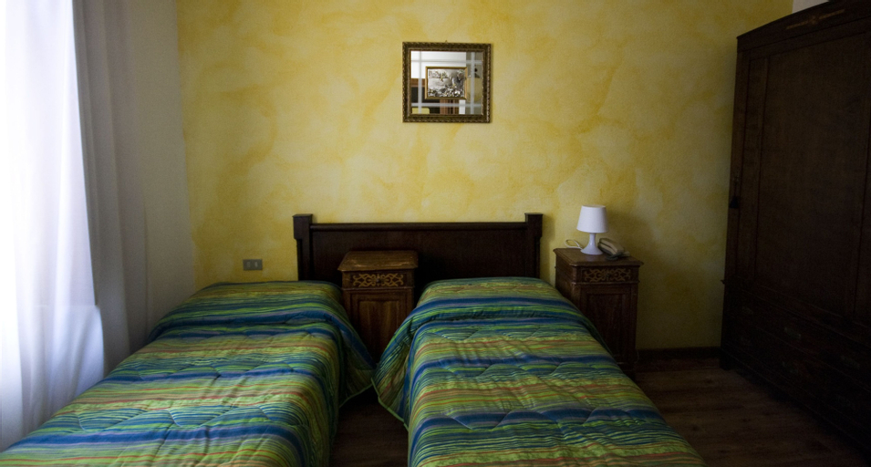 Bedroom 2, B&B Edelweiss, Bergamo