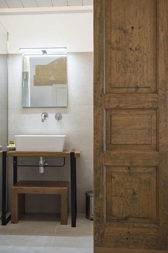 Bathroom 2, Palazzo Montemurro, Matera