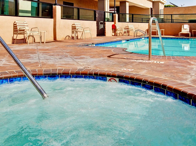 Holiday Inn Express Los Angeles Airport - Tap to explore photos