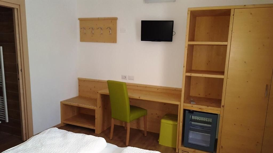 Bedroom 3, Agriturismo Al Maniero, Trento