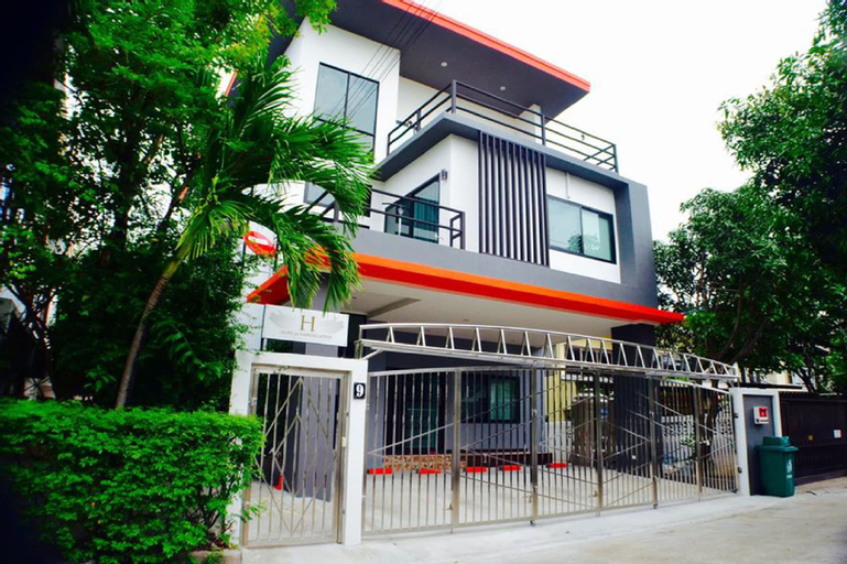 4 Bedroom House at Skytrain, Bang Na