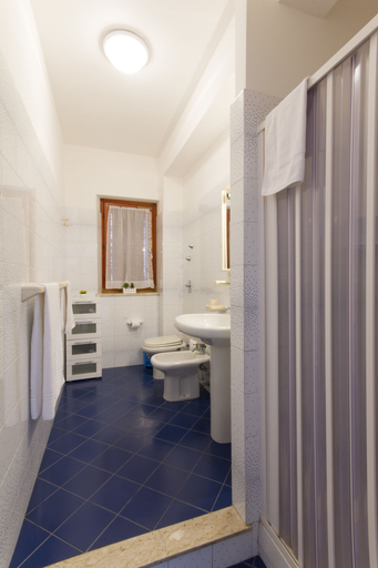 Bathroom 4, Residence I PIANETI, Trapani