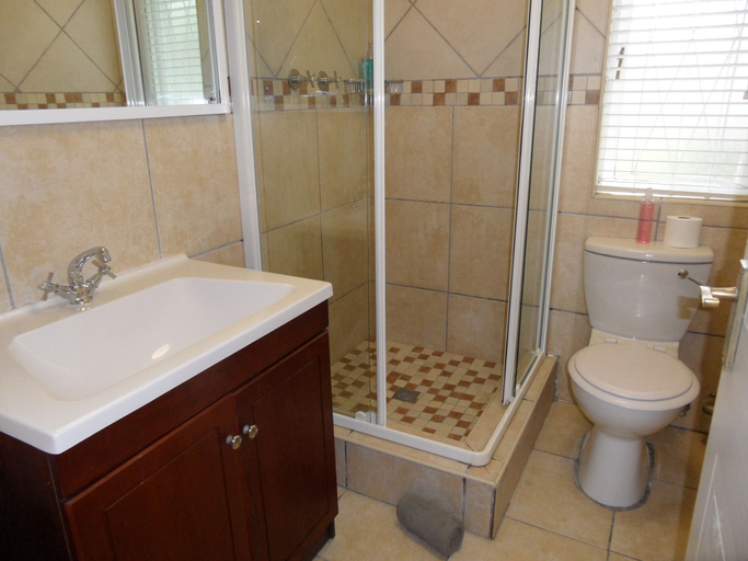 Bathroom 5, Bayside Lodge, Eden