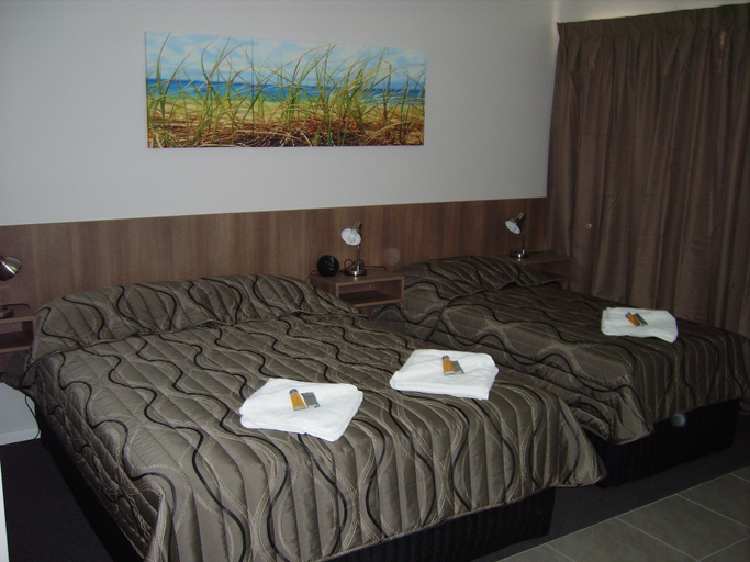 Bedroom 3, Main Street Motel, Hervey Bay - Pt A