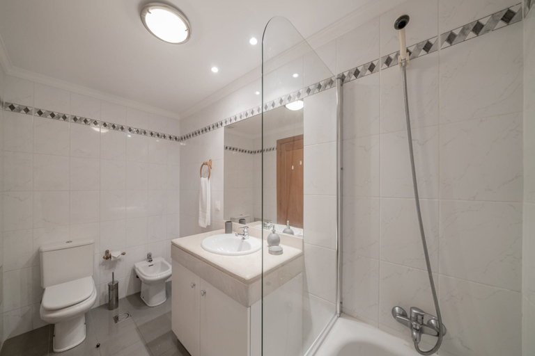 Bathroom 4, Ilhéus IV by An Island Apart, Funchal