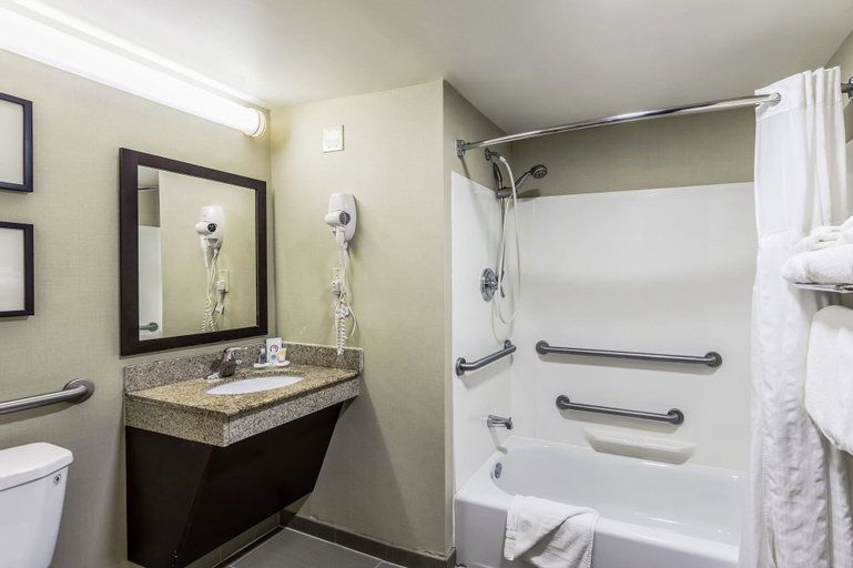 Bedroom 3, Comfort Inn Medford - Long Island, Suffolk