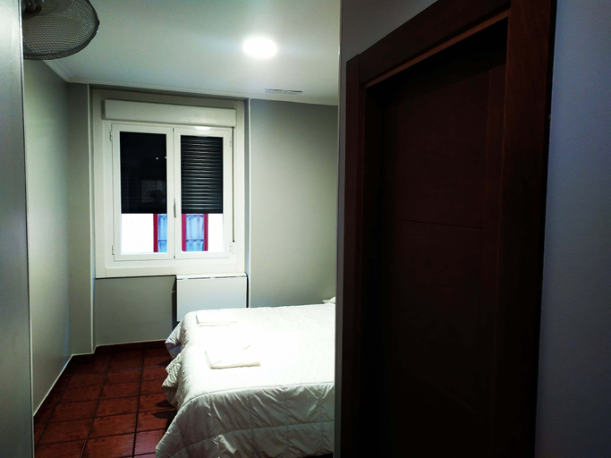 Bedroom 4, Pensión La Bilbaina - Albergue Logroño, La Rioja