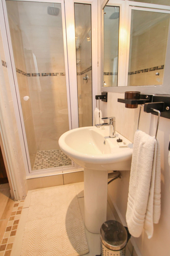 Bathroom 5, Four Oaks Guesthouse, Cape Winelands