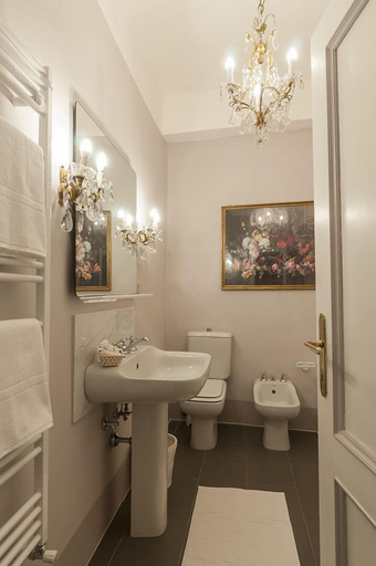 Bathroom 3, B&B Arena di Lucca, Lucca