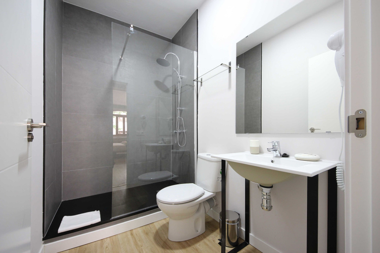 Bathroom 4, Regina Selfcheck-in Smart Rooms, Baleares