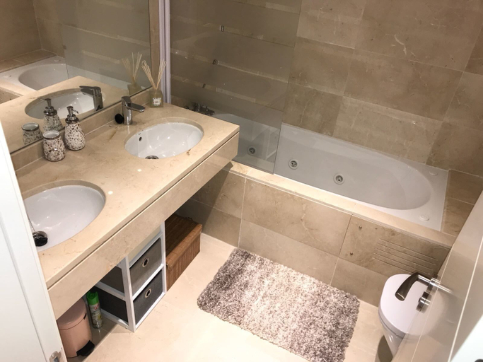 Bathroom, Casares Beach Golf Apartment With Private Garden and Pool Access, Málaga