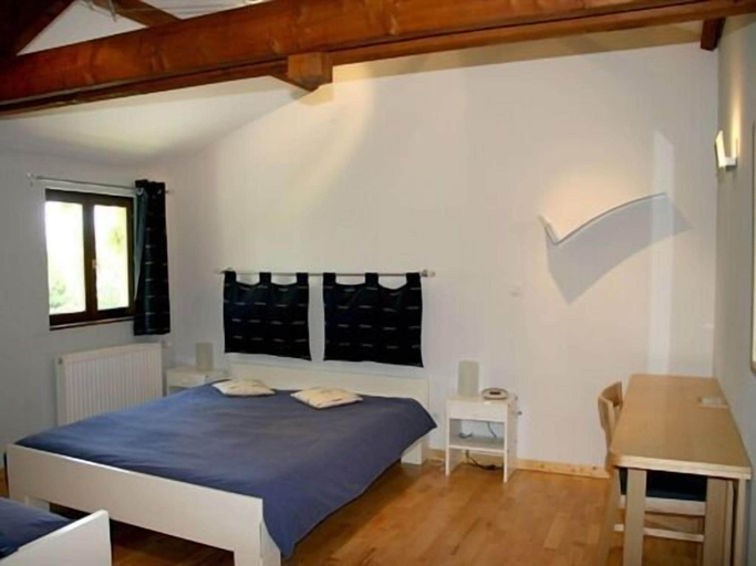 Bedroom 2, Les Barelles Chambres Dhôtes, Ain