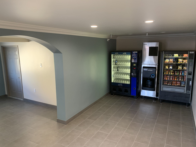 Food & Drinks 5, Industry Inn & Suites, Los Angeles