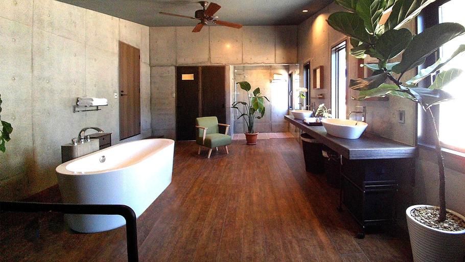 Bathroom 5, Magachabaru Okinawa, Nakijin